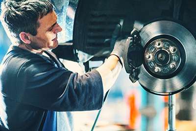 Townsville mechanic fixing brakes