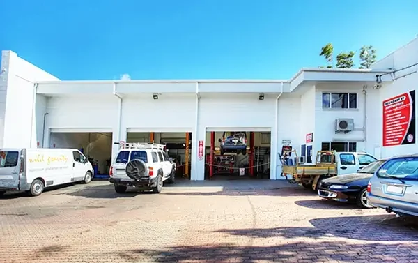 Boundary St Automotive mechanic garage workshop in Railway Estate